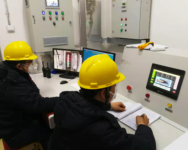 1581237506679977.jpeg 開(kāi)工鍋爐控制室.jpg