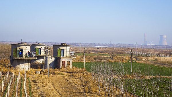 02   每次巡檢井群單趟六公里，由于疫情各個路口封路大家只能步行，每次巡檢需要兩到三小時。.jpg