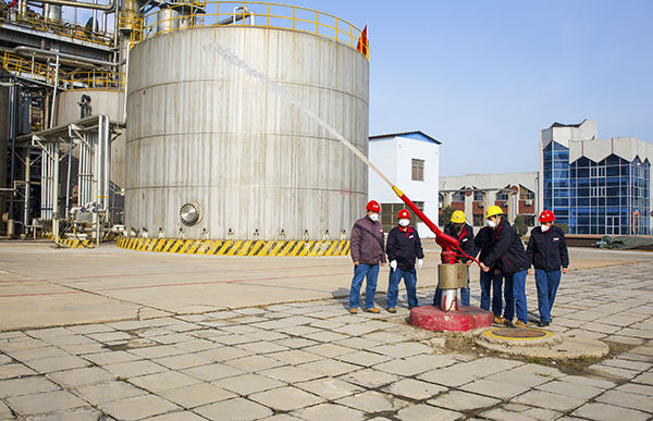 10  2020年2月18日早晨九點半，消防隊人員在檢查水炮的正常使用情況。.jpg