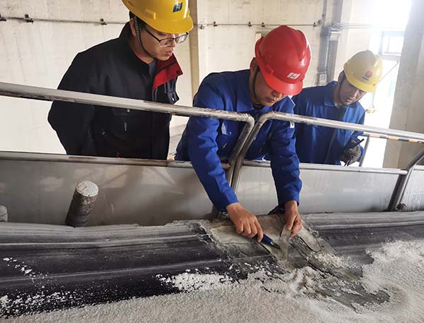 1615468075712936.jpeg 尿素車(chē)間“問(wèn)診皮帶”為效益提升年助力1.jpg