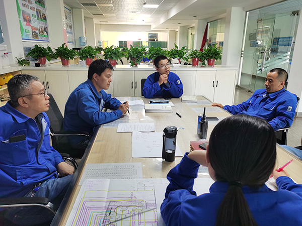 1619665850208776.jpeg 尿素車間組織開展電氣事故應(yīng)急救援桌面演練活動.jpg