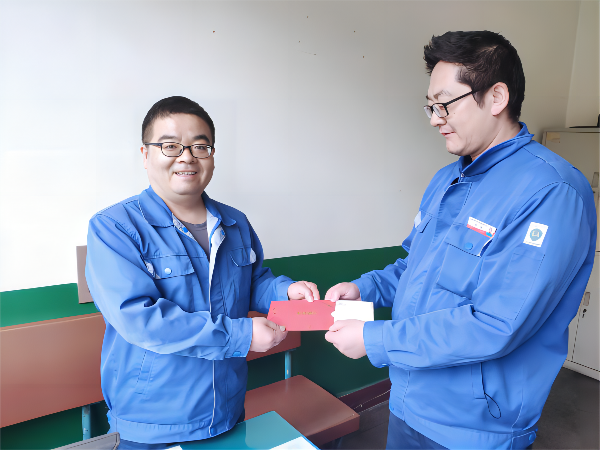 1678862382258715.png 分會(huì)委員趙偉代表部門全體職工為侯小鵬送上生日祝福(1).png