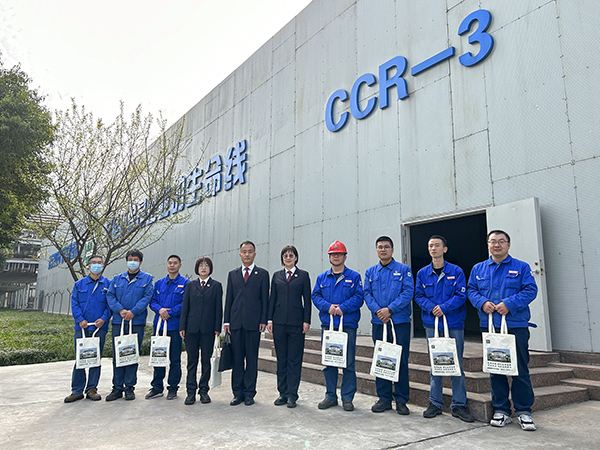 1679989097531212.jpeg 2023年3月28日在外專樓第一會議室對雙甲車間贈送法律書籍(副圖).jpg