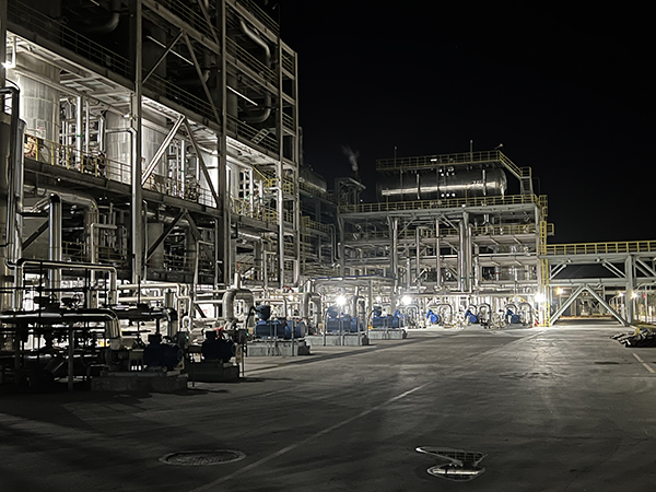 1681950321738178.jpeg 夜幕下的彬州化工4.jpg