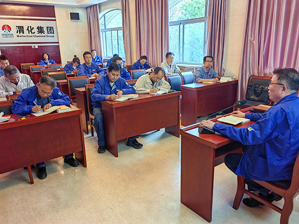 1683284307449911.jpeg 講黨課1:5月5日下午外專樓多媒體會(huì)議室公司領(lǐng)導(dǎo)馮曉宏為第一片區(qū)讀書學(xué)習(xí)小組講黨課.jpg