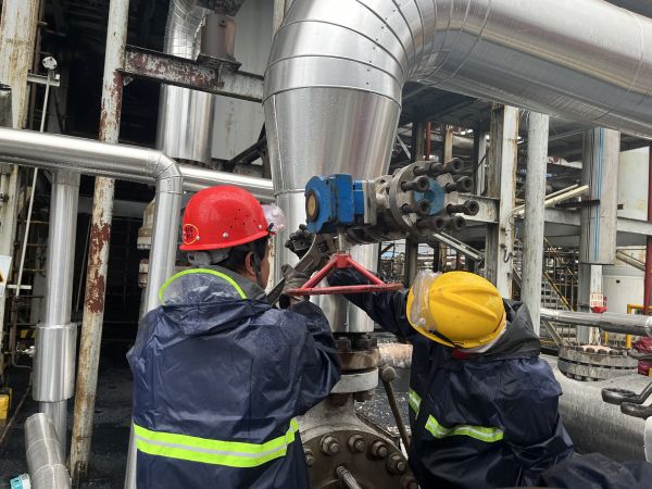 1683588955870072.jpeg 檢修贊歌-作業(yè)人員精心作業(yè).jpg