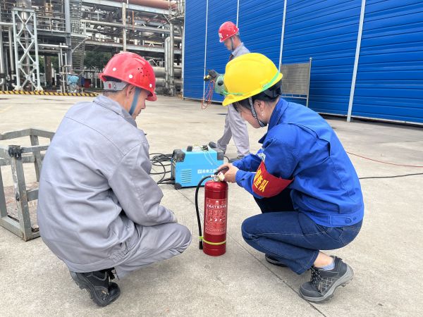 1684137323367959.jpeg 黨員突擊隊 檢修現(xiàn)場最可愛的人-王曉變.jpg