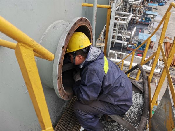 1684137334233558.jpeg 黨員突擊隊 檢修現(xiàn)場最可愛的人-安志強.jpg