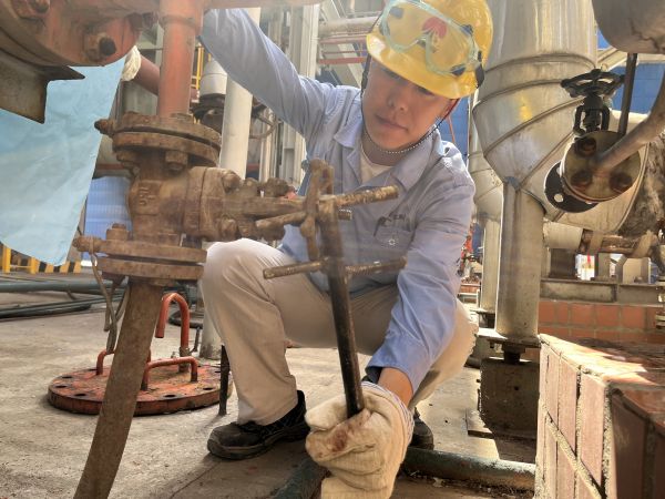 1684137348167328.jpeg 黨員突擊隊 檢修現(xiàn)場最可愛的人-趙冬.jpg