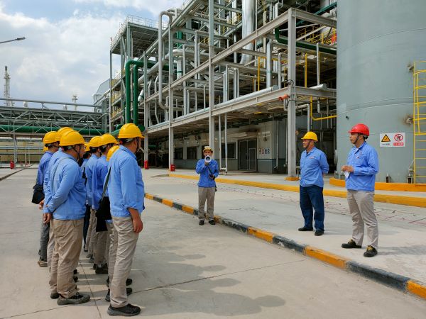 1687337700609818.jpeg 乙二醇車間主任楊磊對演練進行總結(jié),生產(chǎn)部韓濤對演練提出寶貴意見.jpg