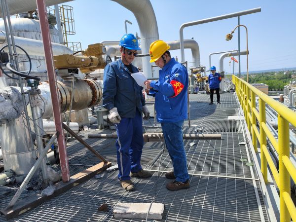 1687994800782176.jpeg 現(xiàn)場裝置區(qū)嚴格作業(yè)點安全票證辦理.jpg