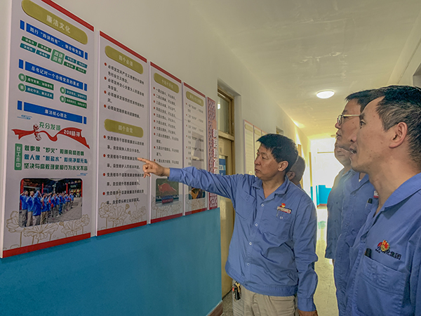 1688701785403063.jpeg 支部書(shū)記姜軍虎講解樹(shù)浩然正氣板塊之208精神篇.jpg