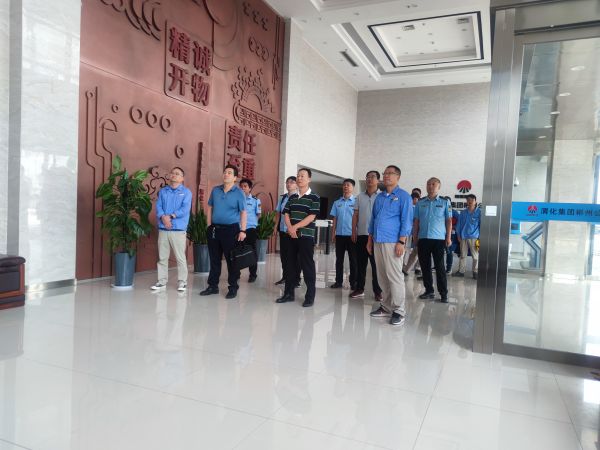 8月17日，省環(huán)保廳一行到公司開展環(huán)保檢查，此圖為檢查組在彬州公司綜合樓一樓進(jìn)行入場安全教育.jpg
