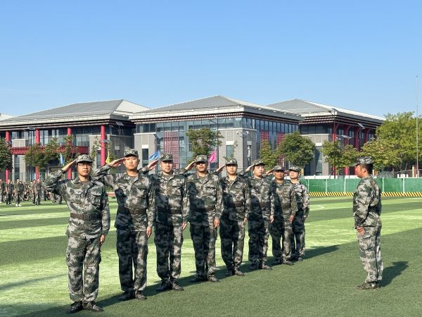 1693990400266381.jpeg 渭化集團民兵集訓(xùn)列隊會操2.jpg