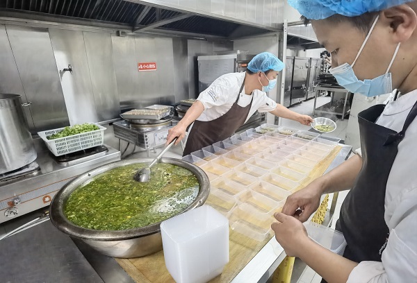 提高節(jié)日飯菜水準，暖胃同時更要為職工暖心.jpg