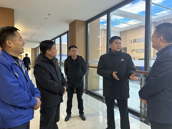 1月31日，咸陽(yáng)市工信局副局長(zhǎng)趙英立來彬州公司調(diào)研檢查1.jpg