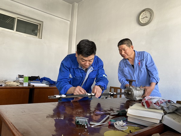 1712017226108828.jpeg 氣化合成段對新20工段硫回收燃燒爐點(diǎn)火槍進(jìn)行清理.jpg