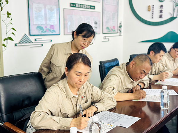 4月18日下午，物料車間黨支部組織運行崗位職工開展“書廉韻 倡廉潔”仿宋字書廉比賽。 (2).JPG