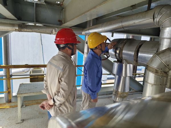 1717715690378078.jpeg 6月5日上午,尿素車(chē)間開(kāi)展節(jié)前安全檢查.jpg