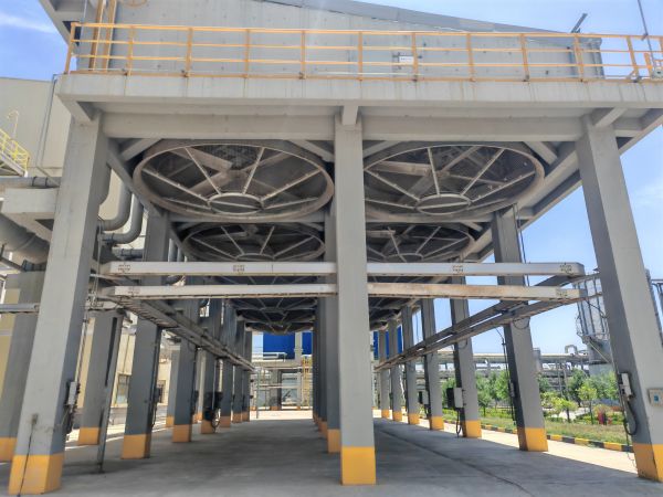 圖1 6月24日，清洗后空冷島實況。肖歡  攝.jpg