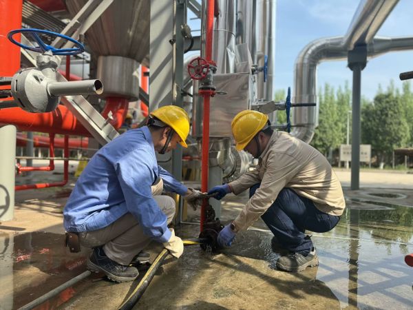 1719879999490451.jpeg 技術(shù)員手把手教職工操作.jpg