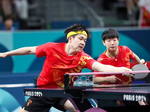 2024年7月30日巴黎奧運(yùn)會(huì)乒乓球混雙決賽，孫穎莎和王楚欽比賽照片.jpg