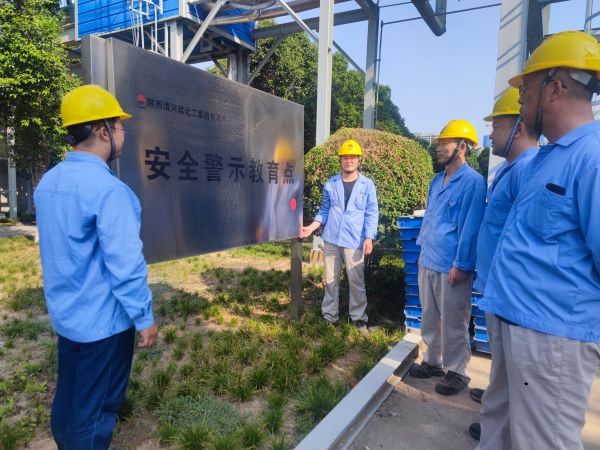 近日，計(jì)控電儀部部門領(lǐng)導(dǎo)和安全員組成專項(xiàng)督查小組對部門人員進(jìn)行現(xiàn)場安全警示教育.jpg