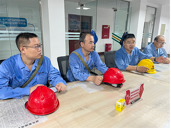 1727657635235642.png 9月29日10點(diǎn)30分 演練參演人員于一期中控交接班室開展演練分析考評會.png