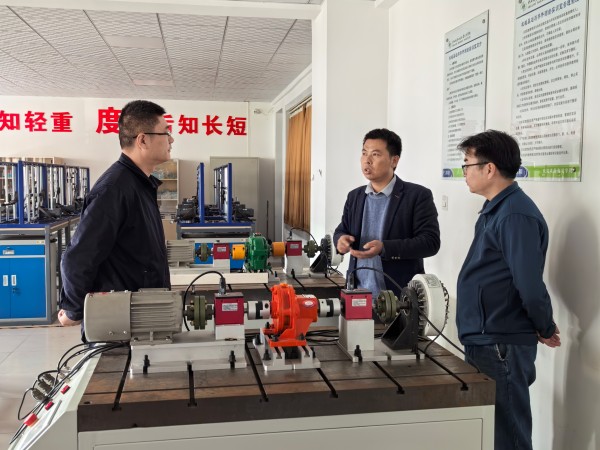 1731659398698161.jpeg 與技能大師鄭永濤老師經(jīng)驗(yàn)交流1.jpg