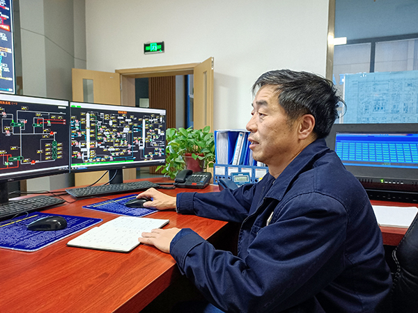 1733445624122172.jpeg 2024年11月伍思盈在彬州生產(chǎn)部從DCS畫面對(duì)外送蒸汽流量計(jì)進(jìn)行統(tǒng)計(jì).jpg