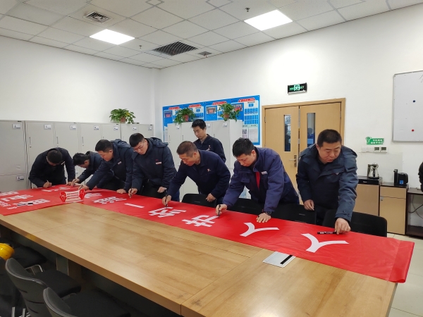 121741742272157770.jpg 3月7日,車(chē)間開(kāi)展愛(ài)水節(jié)水簽名活動(dòng)照片.jpg