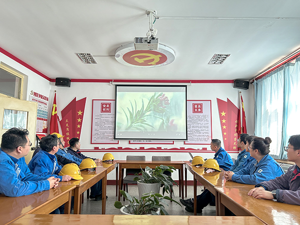 動(dòng)力運(yùn)行二班節(jié)水月活動(dòng)，組織觀看“水說”視頻.jpg