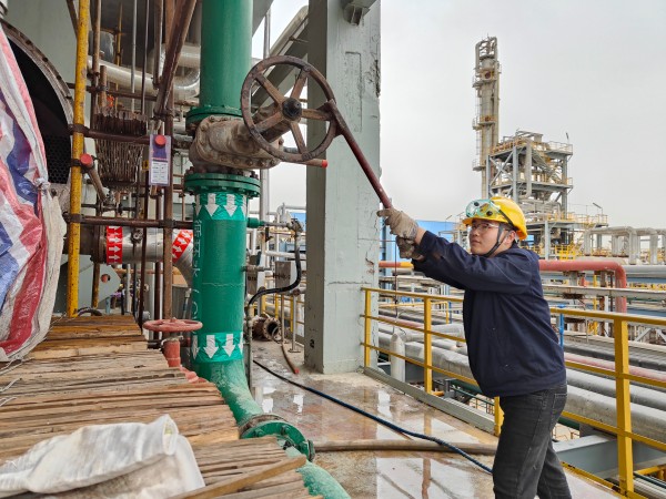 101744243683554160.jpg 龐澤華在現(xiàn)場作業(yè).jpg