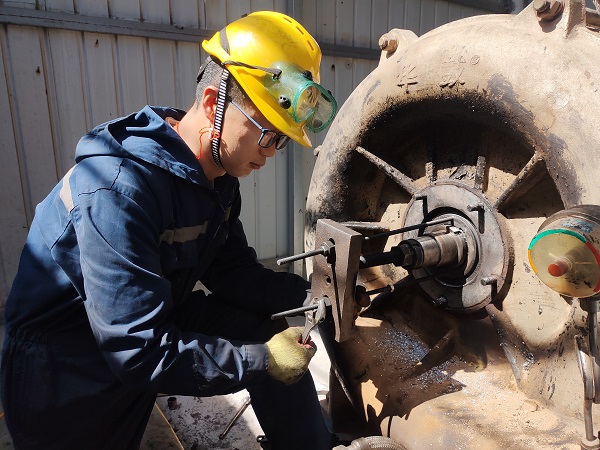 101744245484259430.jpg 風(fēng)機檢修.jpg