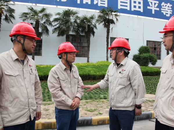 4月11日，公司領(lǐng)導(dǎo)在現(xiàn)場(chǎng).jpg