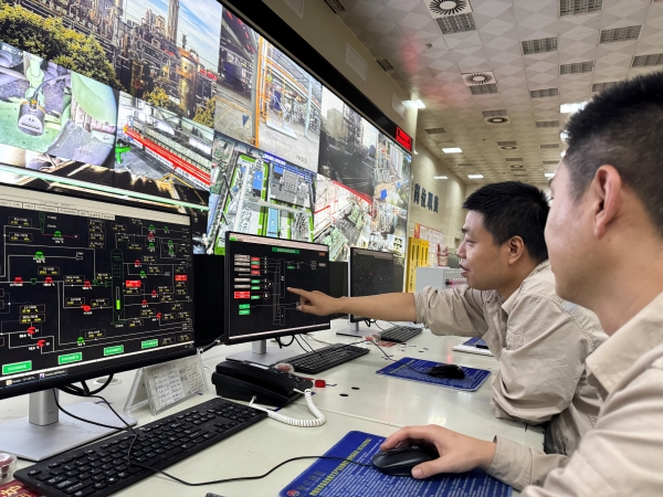 041749018731144773.jpg 崗位人員正在對聯(lián)鎖投用情況排查.jpg