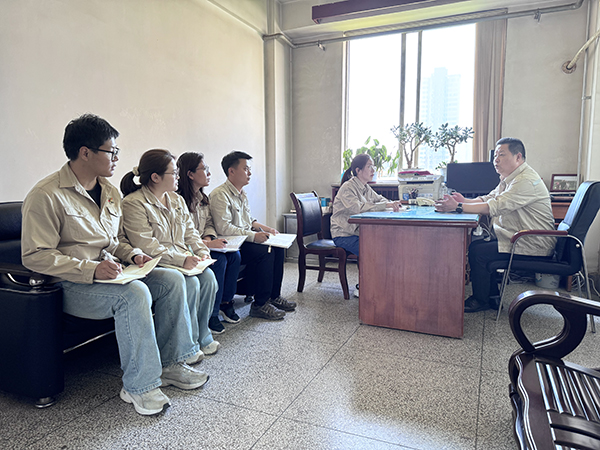 301751242201101163.jpg 人力資源部學(xué)習(xí)中央八項(xiàng)規(guī)定精神.jpg