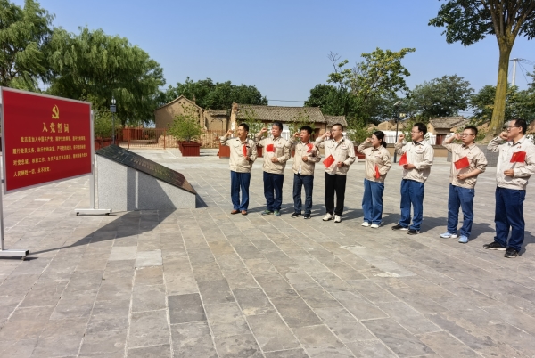 181752826355128261.jpg 7.16 聯(lián)合黨支部開展“傳承紅色基因 踐行八項(xiàng)規(guī)定精神”主題黨日活動 附圖1.jpg