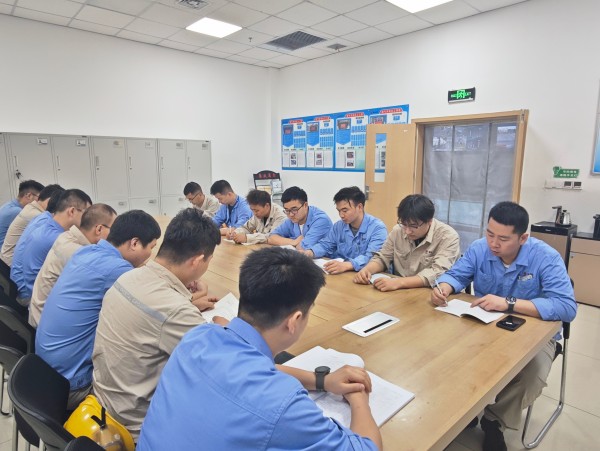 2025年7月24日，班前會開展安全培訓.jpg