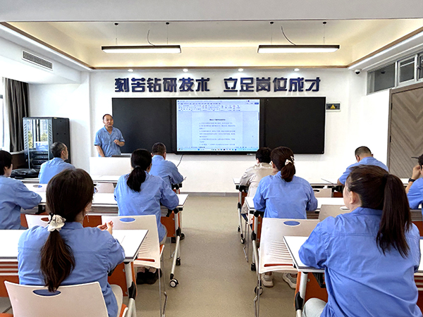 8月14日黨委工作部為塑業(yè)公司宣傳骨干開展專題技 能培訓(xùn)。   副圖.jpg