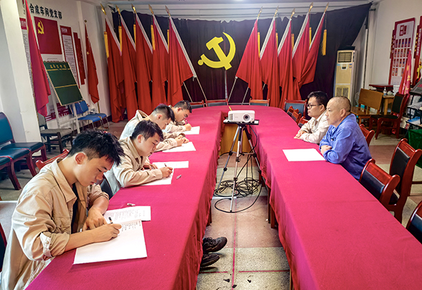 291756453555237874.jpg 8月29日,合成車間對新來員工進行轉(zhuǎn)正考試2.jpg