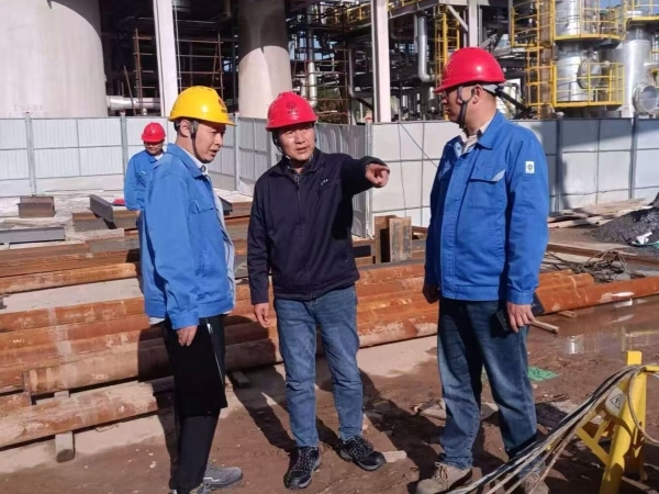 彬州公司副總經(jīng)理昝智峰在技改項(xiàng)目現(xiàn)場(chǎng)開展節(jié)前綜合檢查.jpg