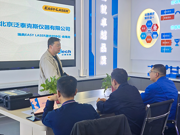 291761696439234212.jpg 機械修造部設備工程師蔣凌霄對職工進行學習說明.jpg