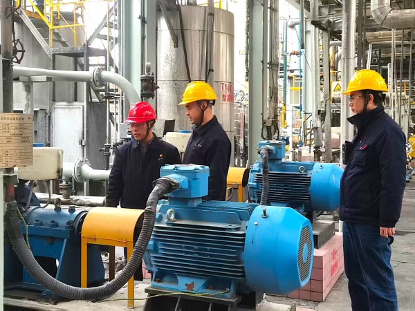 251764053506562110.jpg 11月21日,公司領(lǐng)導(dǎo)深入氣化車間調(diào)研2.jpg